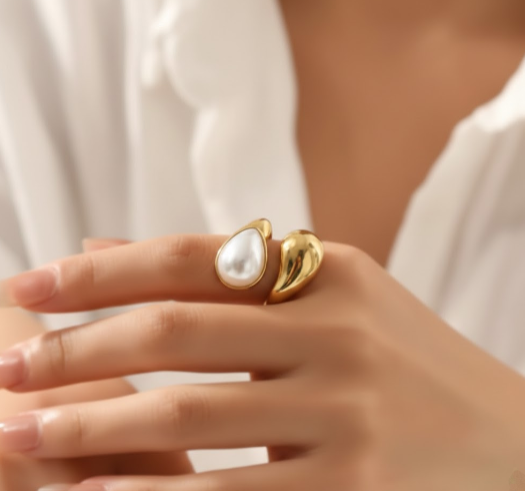 Anillo "Encuentro" Dorado Blanco Perla