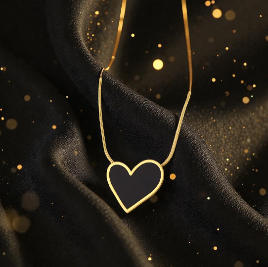 Collar Dorado "Essential Black"