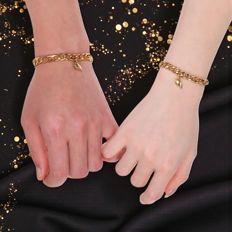 Par de Pulseras Doradas "Promesa de Dos"