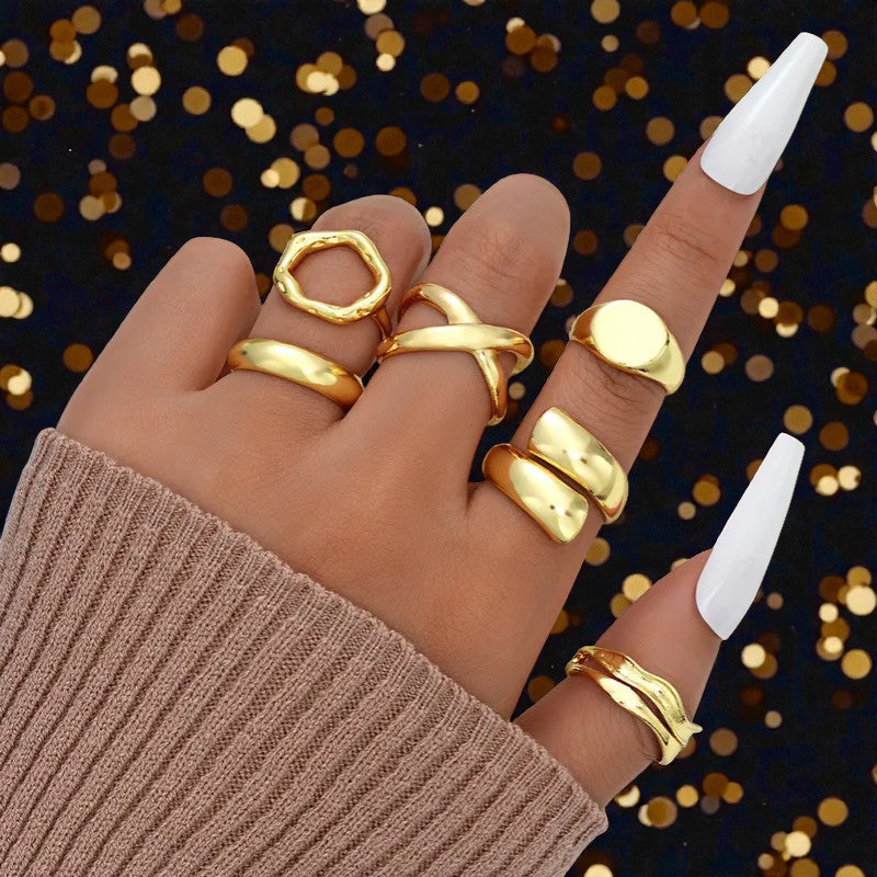 Set Dorado de 6 Anillos "Influencer"