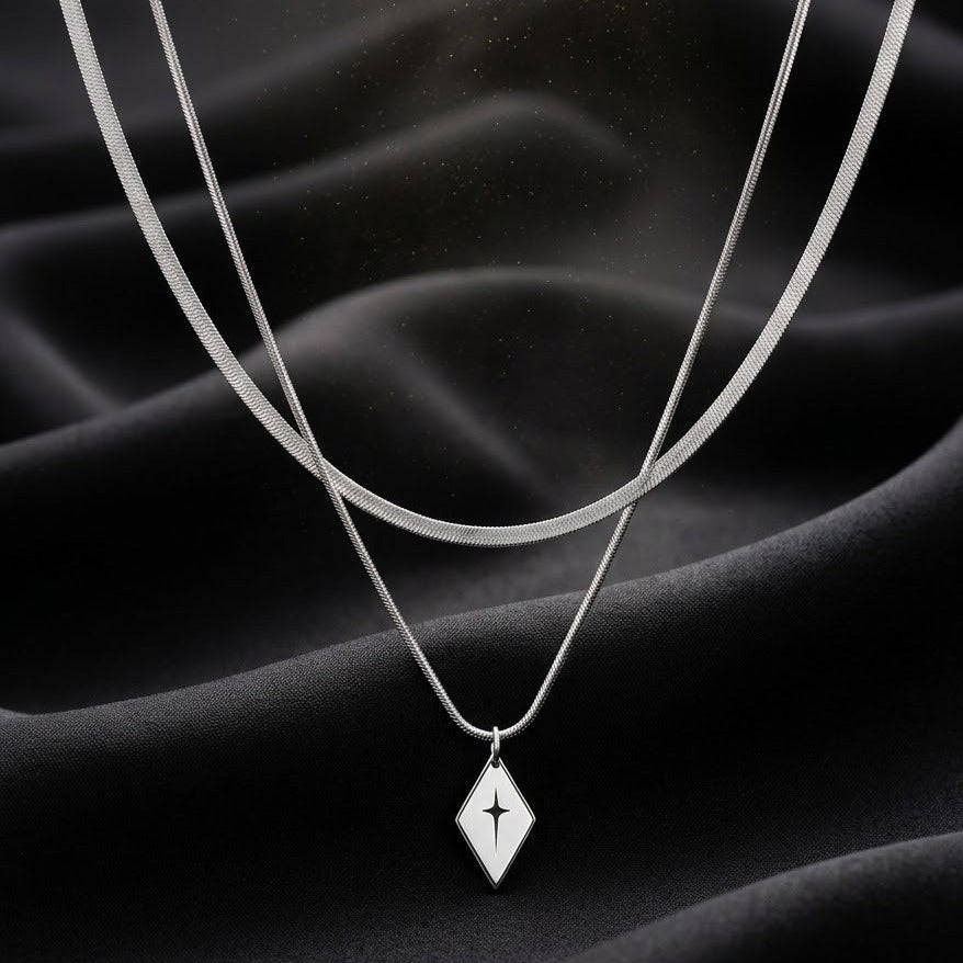 Collar Plateado "Veritatem"