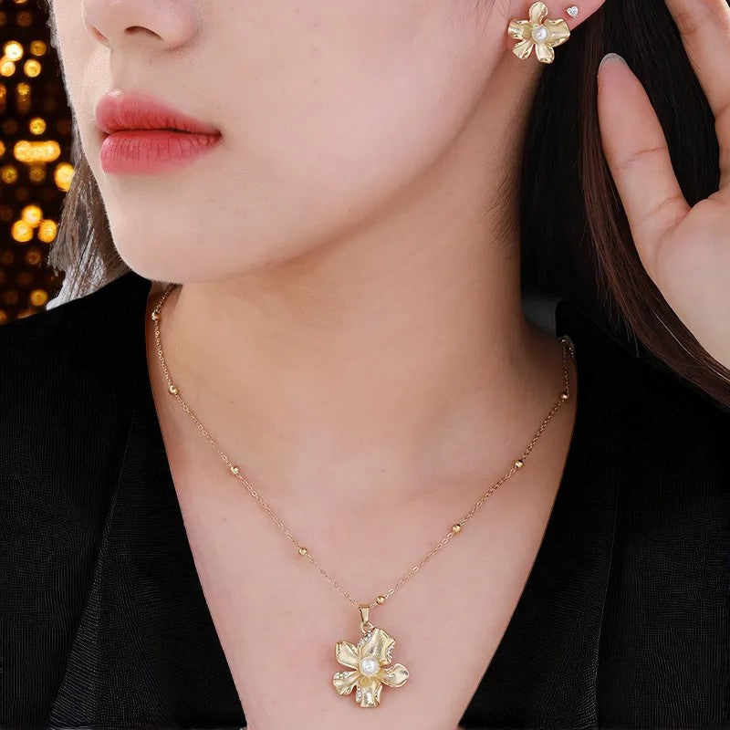 Conjunto - Collar/Aretes Florece de Perlas Dorado / Pearl Blooms