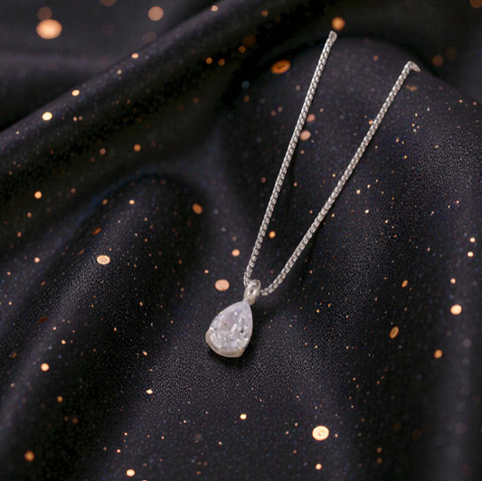 Collar Plateado "Distincion"