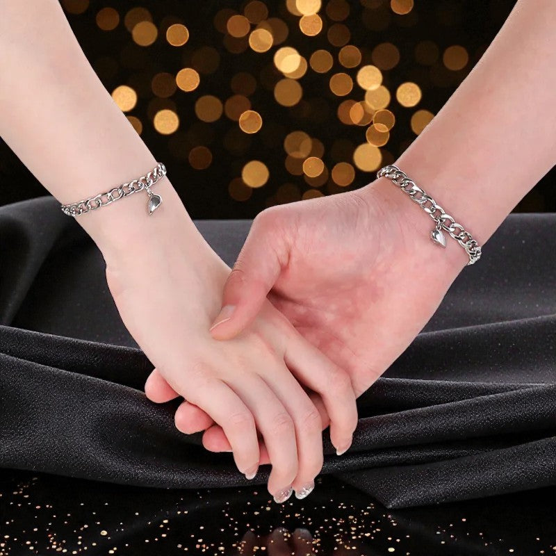 Par de Pulseras Plateadas "Promesa de Dos"