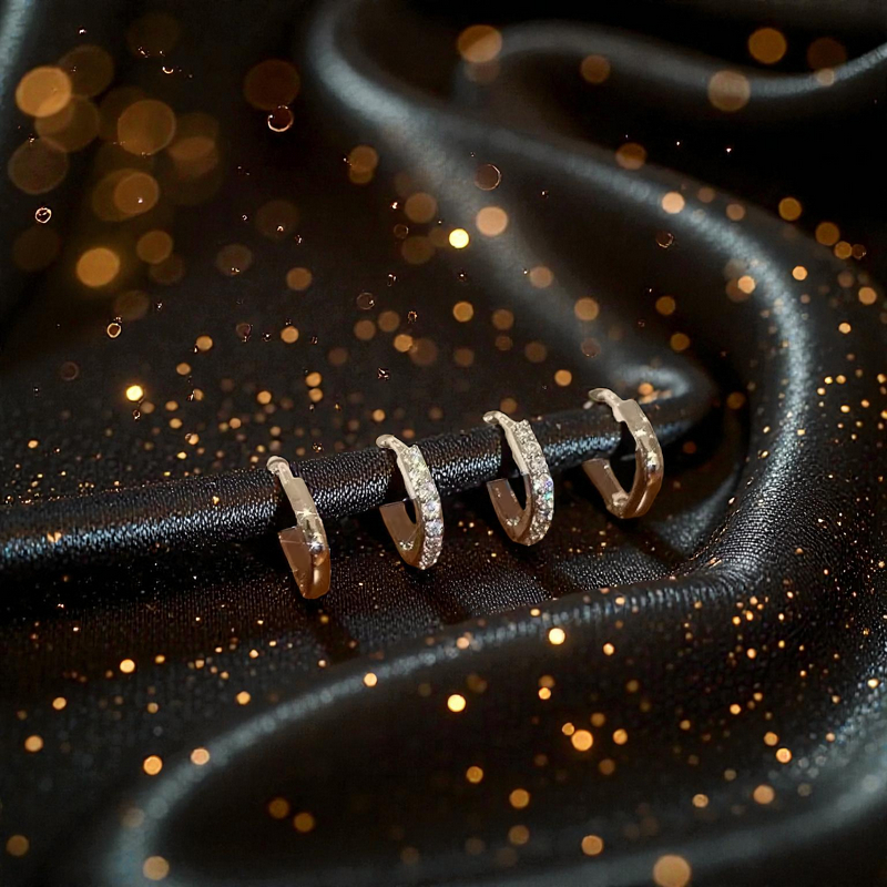 Arracadas Huggies Geométricas con Circonias en Oro/Plata