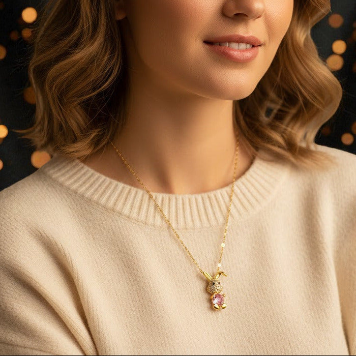 Collar Dorado "Bunny Pink"