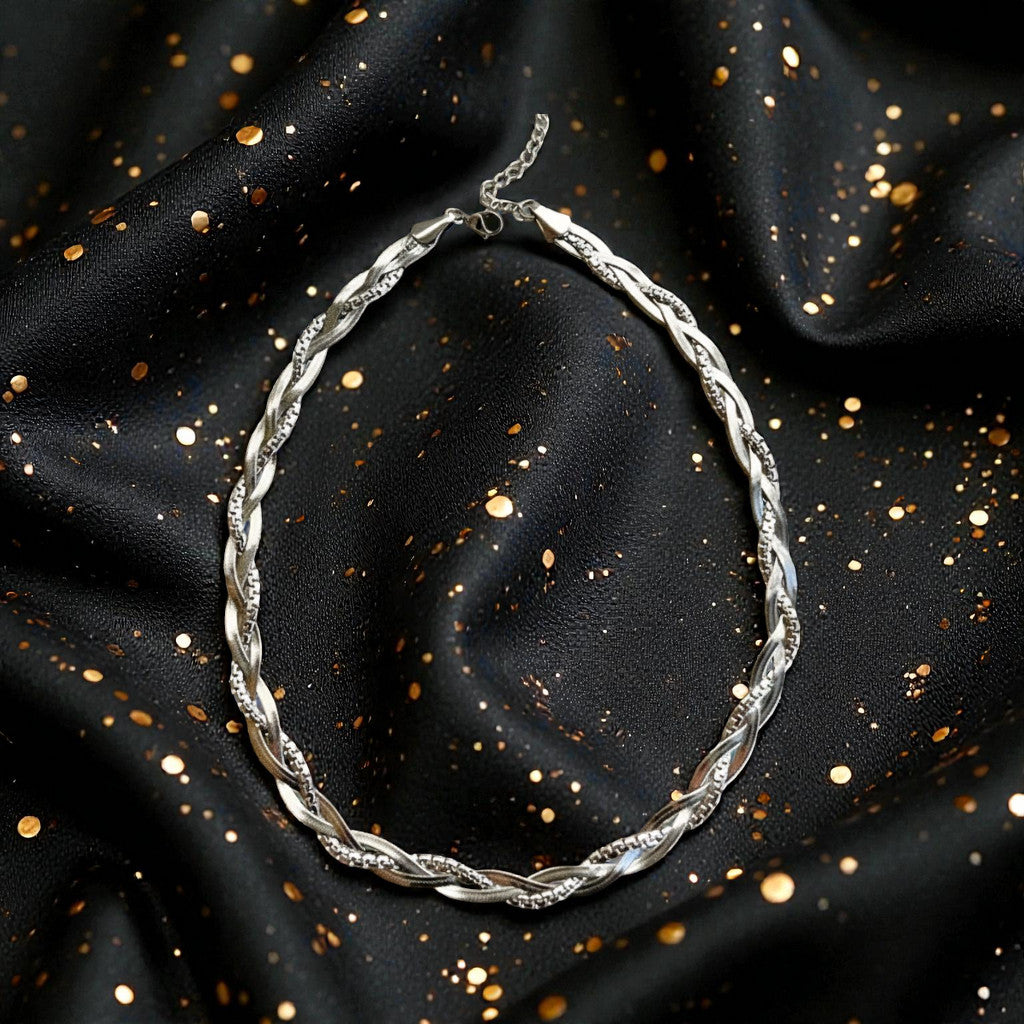 Collar Entrelazado Plateado "Legado"