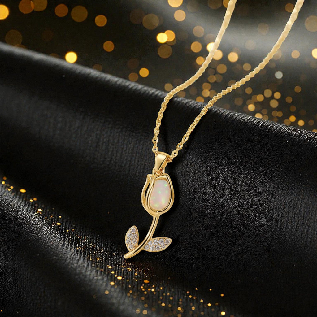 Collar Dorado "Tulipan Blanco"