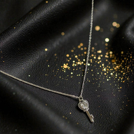 Collar Plateado "Abre Caminos"