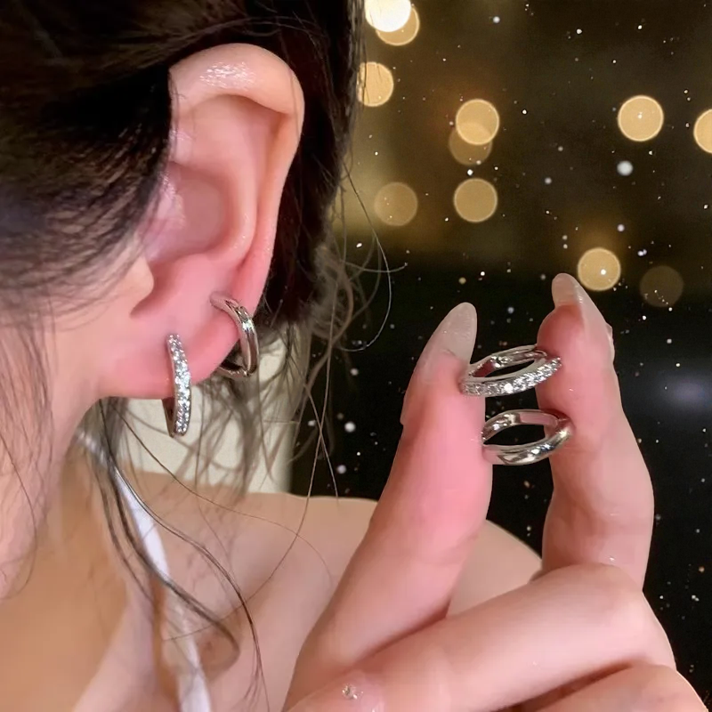 Arracadas Huggies Geométricas con Circonias en Oro/Plata