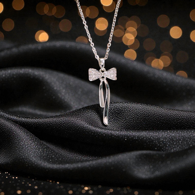 Collar Plateado Lazo Real