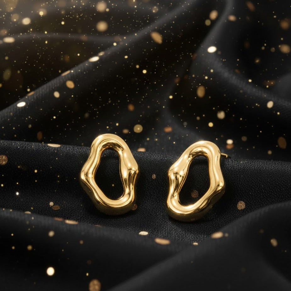 Aretes Dorados "Aura Ripple" en Acero Inoxidable
