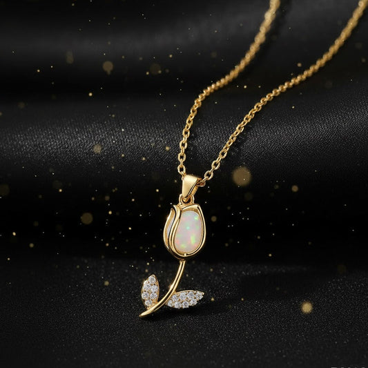 Collar Dorado "Tulipan Blanco"