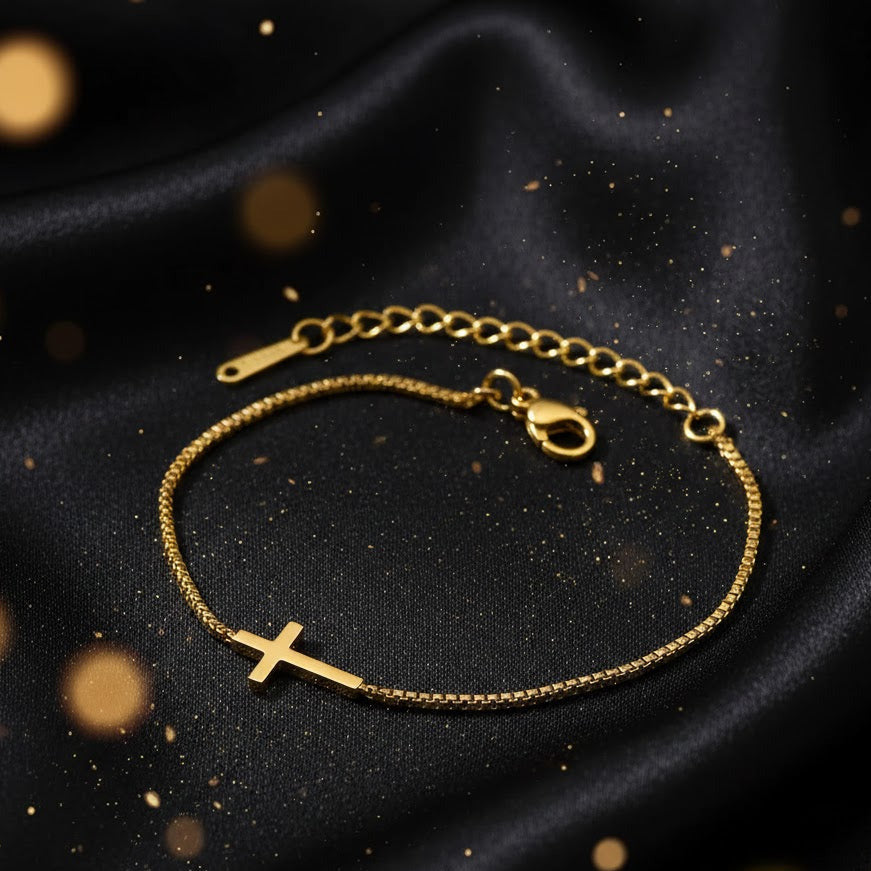 Pulsera Dorada Brillo de Cruz