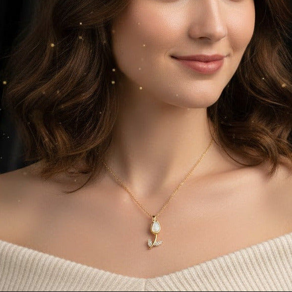 Collar Dorado "Tulipan Blanco"